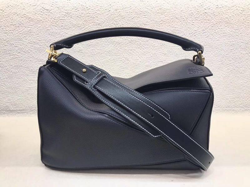 Loewe羅意威中號 Puzzle Bag 顆粒小牛皮黑蓝色