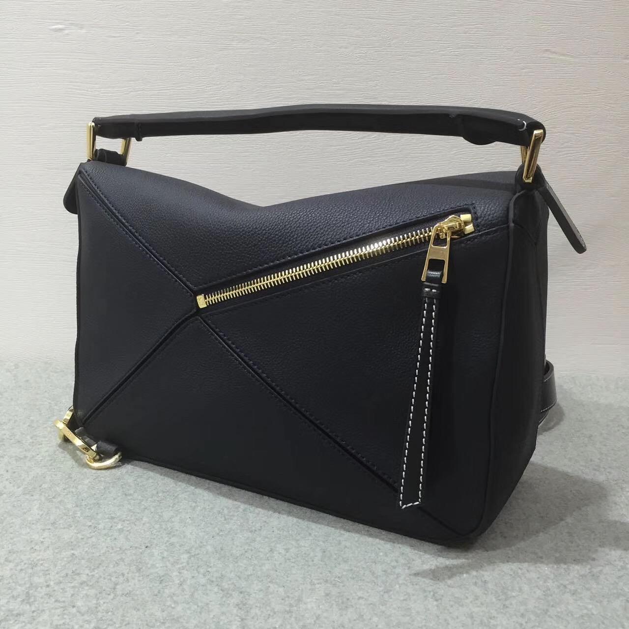 Loewe羅意威中號 Puzzle Bag 顆粒小牛皮黑蓝色