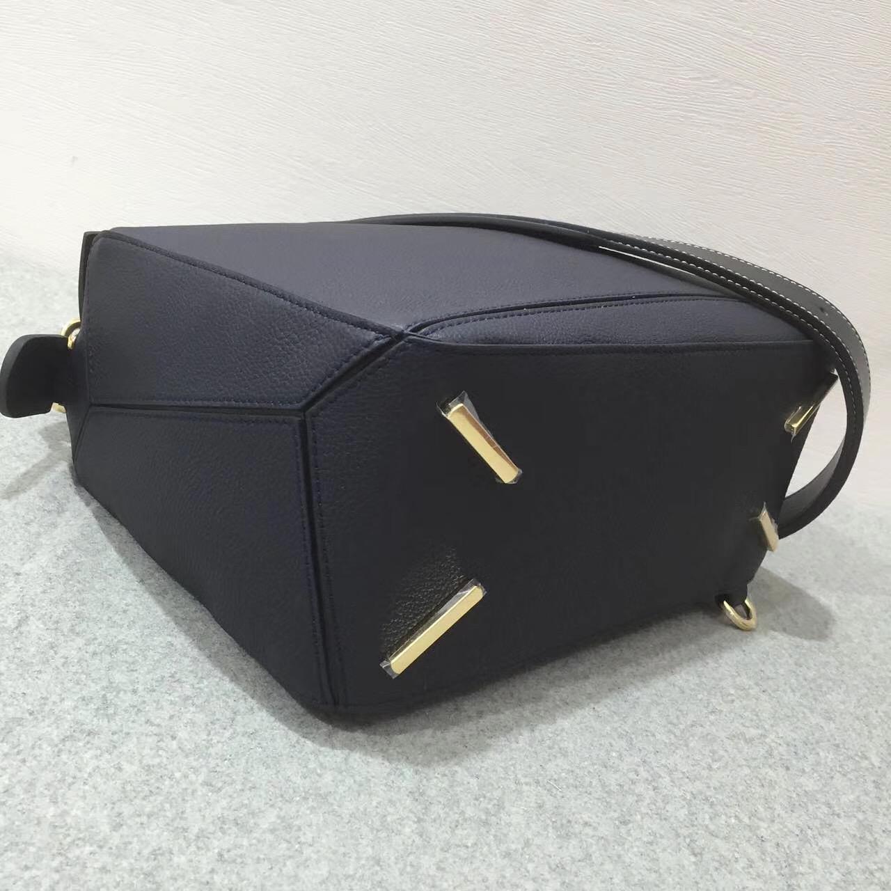 Loewe羅意威中號 Puzzle Bag 顆粒小牛皮黑蓝色