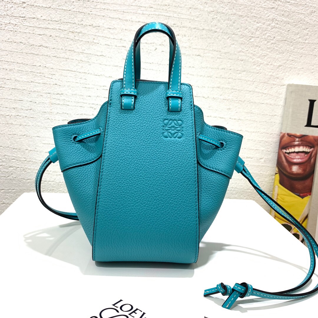 臺灣羅意威吊床包 臺灣價格 Loewe Hammock Drawstring Mini Bag Lagoon Blue